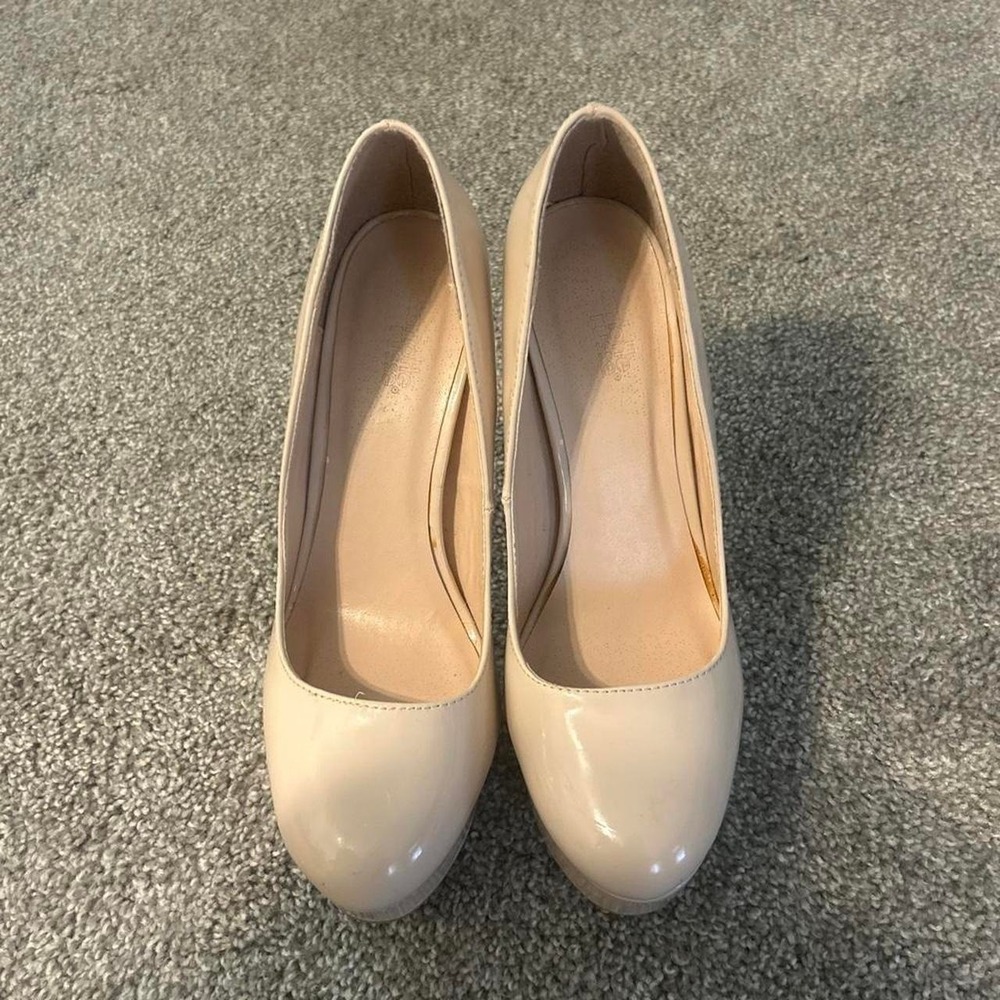 00s Charlotte Russe nude platform round toe stiletto pumps - Picture 8 of 8